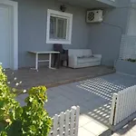 Residents Ionian מלון דירות
