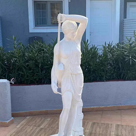 Residents Ionian アパートホテル 4*