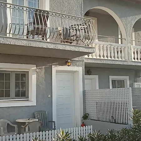 Residents Ionian アルゴストリオン